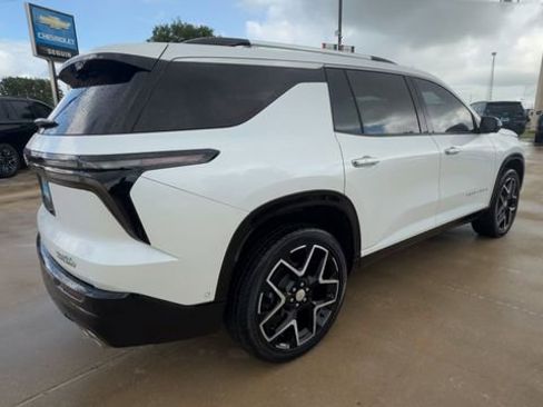 Used 2025 Chevrolet Traverse High Country w/ LPO, Floor Liner Package FWD image 8
