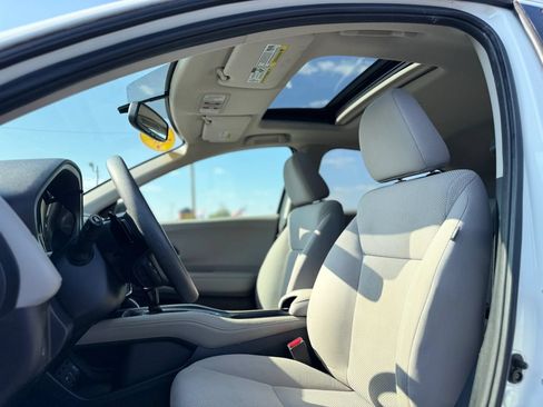 Used 2018 Honda HR-V EX image 12
