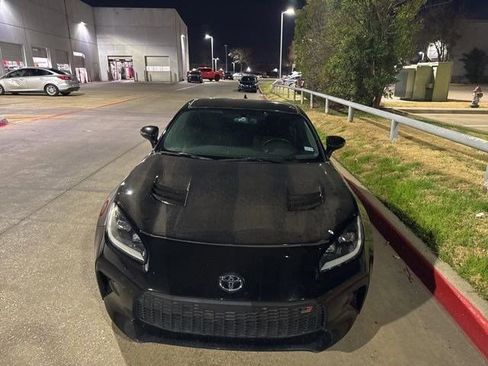 Used 2023 Toyota GR86 image 3