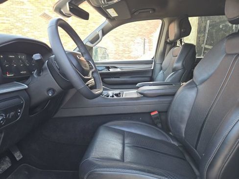 Used 2024 Jeep Wagoneer Series III AWD/4WD image 7