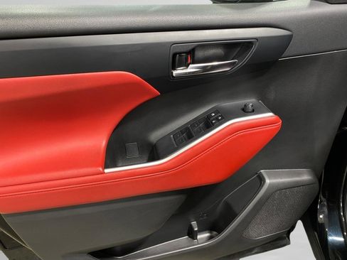 Used 2022 Toyota Highlander XSE image 9