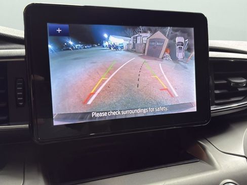 Used 2022 Ford Explorer XLT w/ Equipment Group 202A image 18