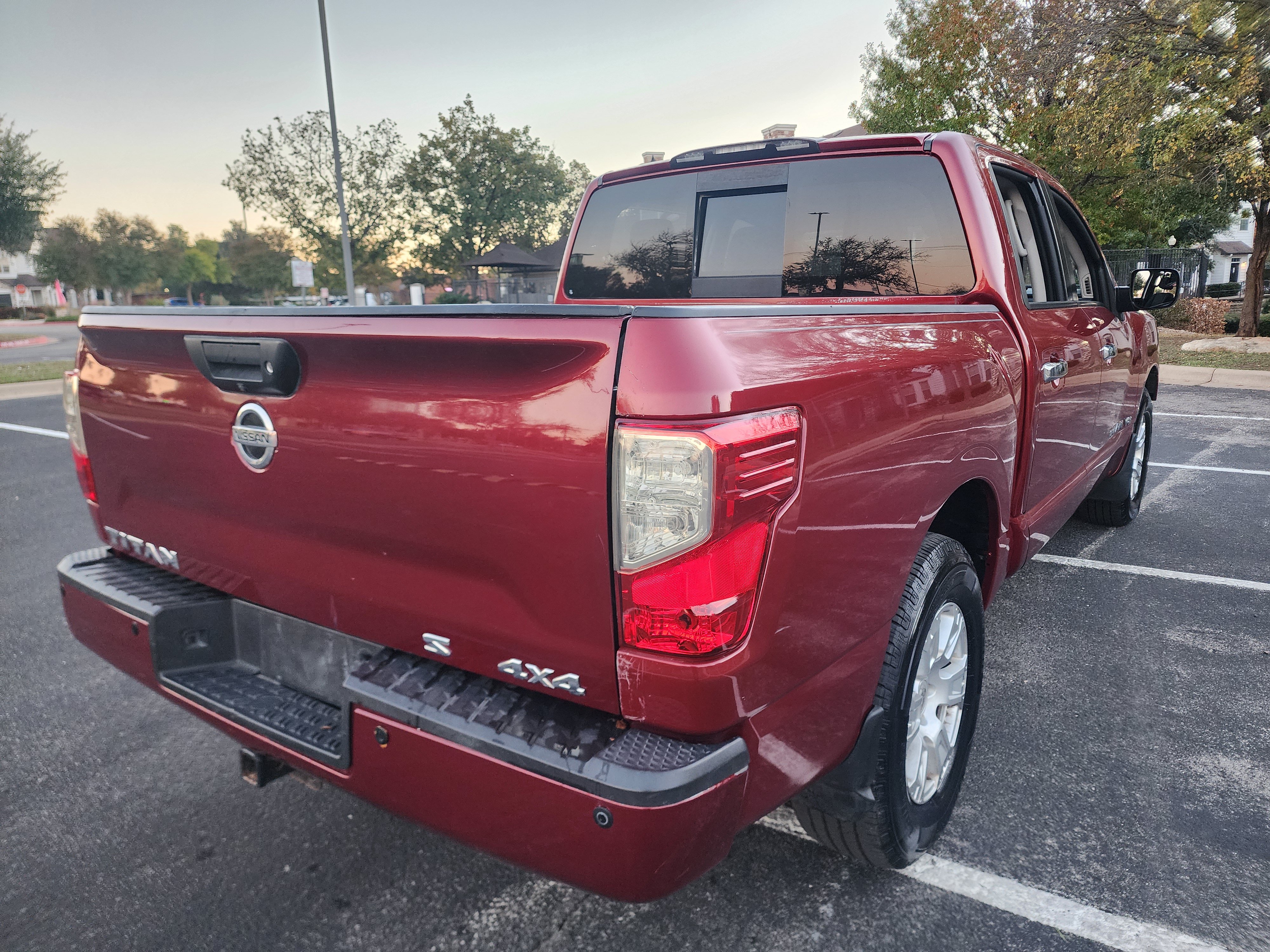 Used 2018 Nissan Titan SV w/ SV Convenience Package AWD/4WD image 7