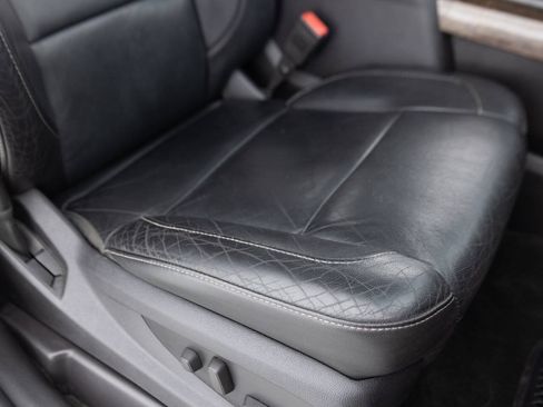 Used 2015 Chevrolet Suburban LT AWD/4WD image 29