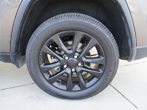 Used 2020 Jeep Grand Cherokee Limited image 12