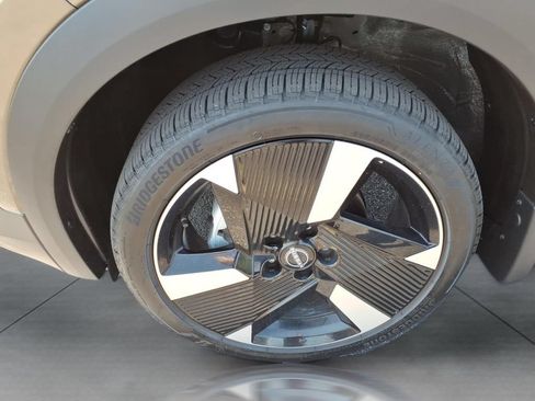Used 2025 Nissan Kicks SR w/ SR Premium Package FWD image 9