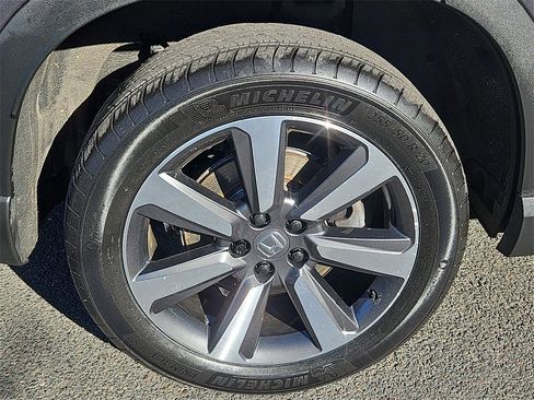 Used 2024 Honda Pilot Touring image 9