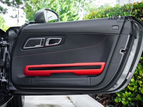 Used 2018 Mercedes-Benz AMG GT Roadster image 35