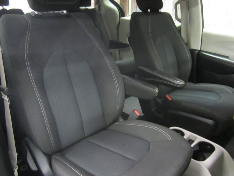 Used 2023 Chrysler Voyager LX FWD image 15