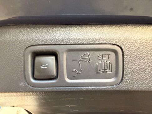 Used 2023 Ford Expedition XLT image 10