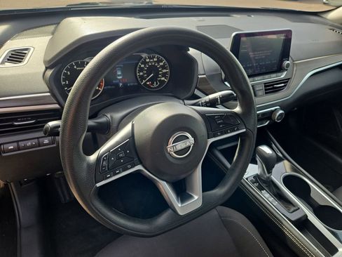 Used 2023 Nissan Altima 2.5 SV image 10