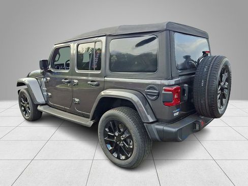 Used 2023 Jeep Wrangler Unlimited Sahara w/ Cold Weather Group AWD/4WD image 7
