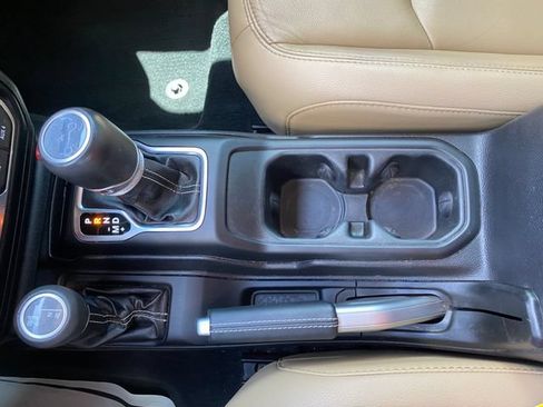 Used 2019 Jeep Wrangler Unlimited Rubicon w/ Dual Top Group AWD/4WD image 20