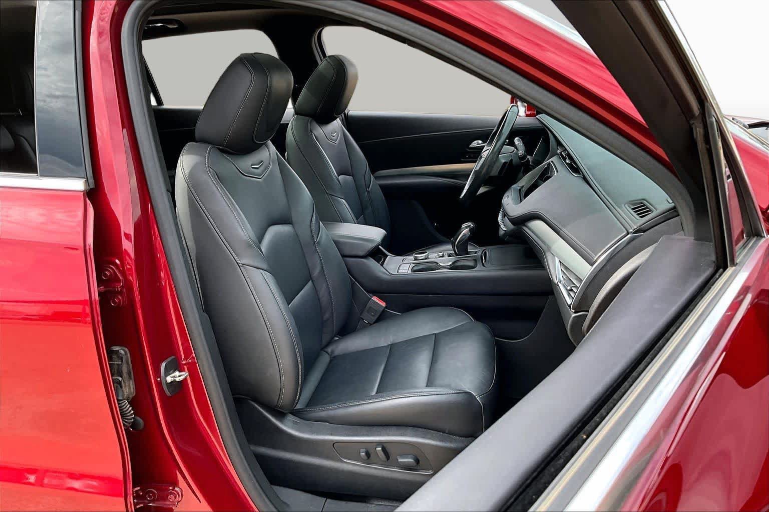 Used 2019 Cadillac XT4 Premium Luxury w/ Cold Weather Package FWD image 9
