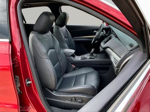 Used 2019 Cadillac XT4 Premium Luxury w/ Cold Weather Package FWD image 9