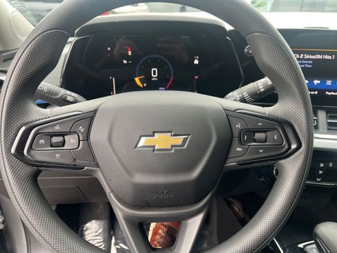 Used 2025 Chevrolet Trax LT image 29