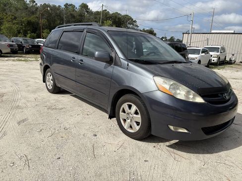 Used 2009 Toyota Sienna XLE FWD image 5