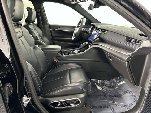 Used 2023 Jeep Grand Cherokee Overland w/ Luxury Tech Group IV image 39