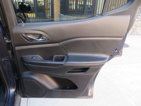 Used 2019 GMC Acadia SLT image 32