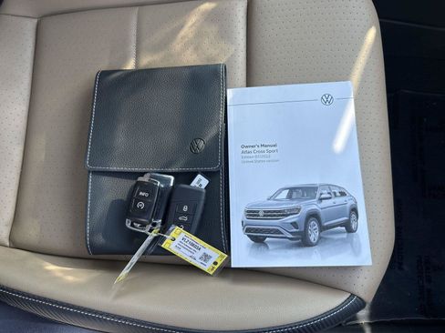 Certified 2023 Volkswagen Atlas Cross Sport SE AWD/4WD image 3