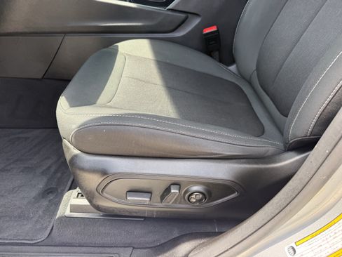Used 2025 Jeep Grand Cherokee Laredo RWD image 29