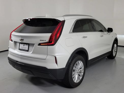 Certified 2024 Cadillac XT4 Luxury w/ Cold Weather Package FWD image 3