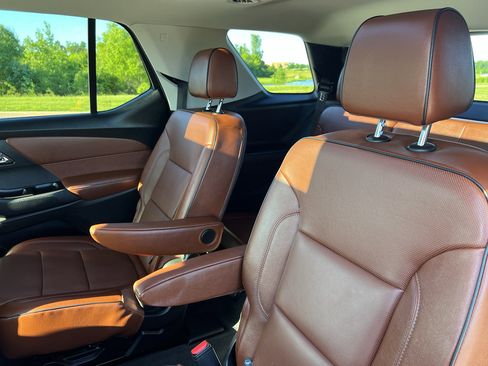 Used 2019 Chevrolet Traverse High Country w/ LPO, Cargo Package AWD/4WD image 37