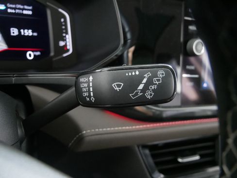 Used 2022 Volkswagen Taos SEL image 32