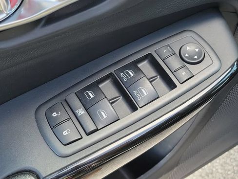 Used 2019 Jeep Cherokee Latitude Plus AWD/4WD image 20