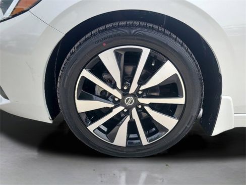 Used 2021 Nissan Sentra SV w/ SV Premium Package image 13