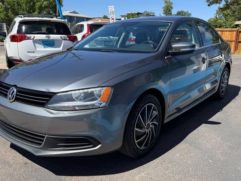 Used 2013 Volkswagen Jetta SE FWD image 5