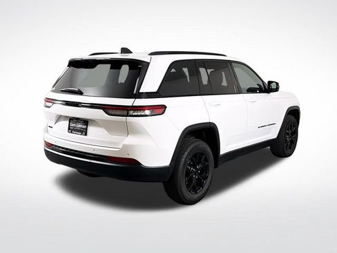 New 2025 Jeep Grand Cherokee Altitude AWD/4WD image 7