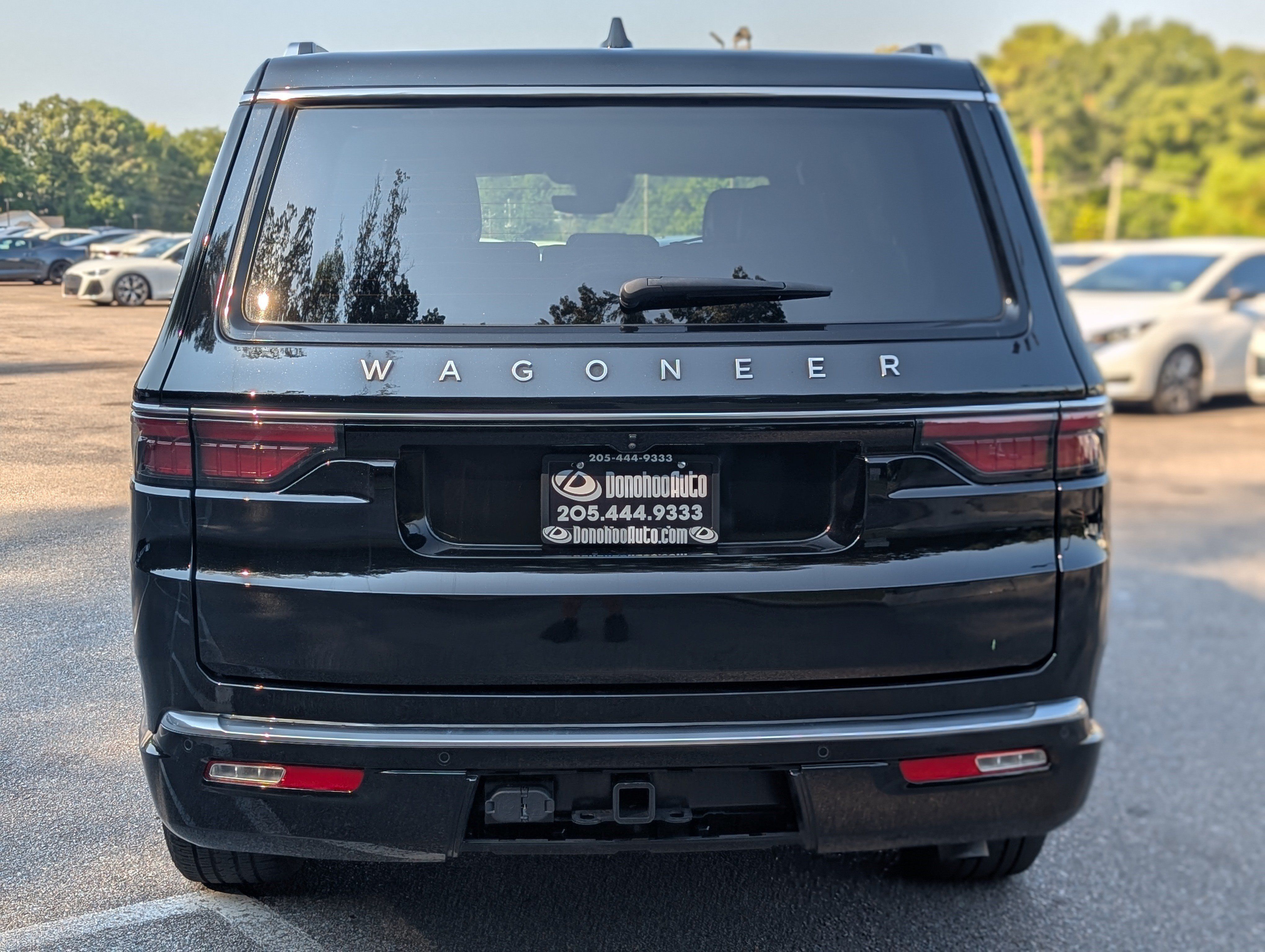 Used 2024 Jeep Wagoneer 4WD w/ Premium Group I image 8