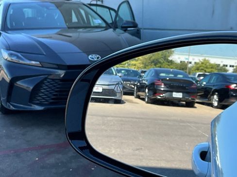 Used 2025 Genesis G70 2.5T image 20