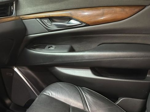 Used 2018 Cadillac Escalade Luxury image 24