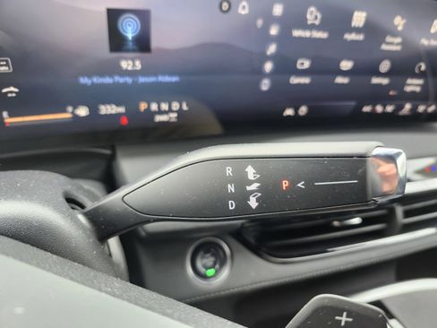 Used 2025 Buick Enclave Preferred image 28