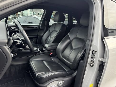 Used 2024 Porsche Macan image 20