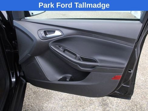 Used 2018 Ford Focus SE w/ SE Appearance Package image 20