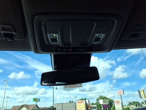 Used 2025 GMC Sierra 1500 SLT image 26