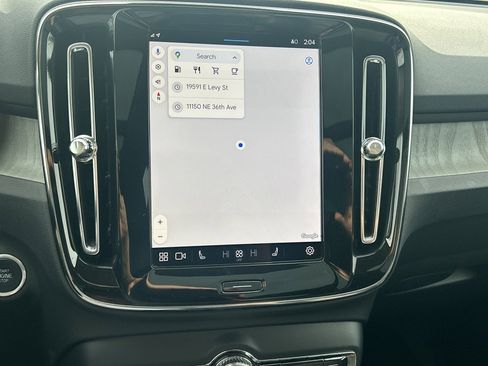 Used 2024 Volvo XC40 B5 Core image 17