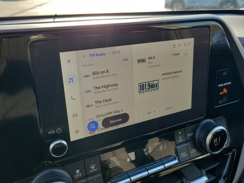 Certified 2023 Toyota Highlander LE image 31