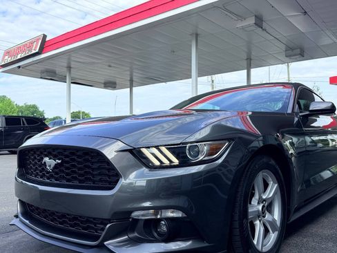 Used 2015 Ford Mustang Coupe RWD image 9
