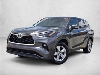 Used 2025 Toyota Highlander LE FWD video 1