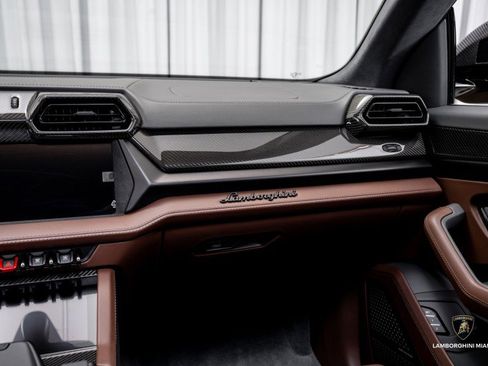 Used 2025 Lamborghini Urus SE image 38