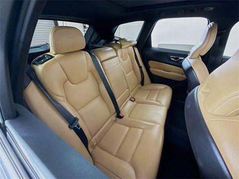 Used 2020 Volvo XC60 T5 Momentum image 27