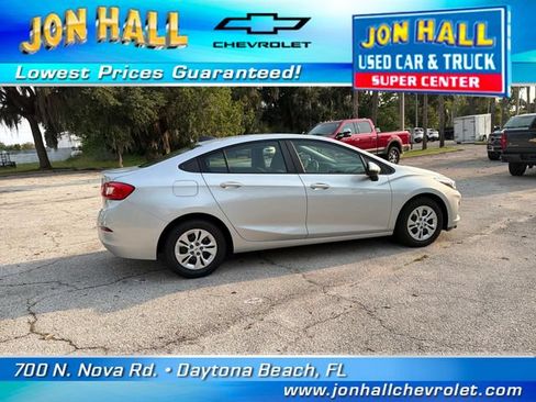 Used 2019 Chevrolet Cruze LS FWD image 11
