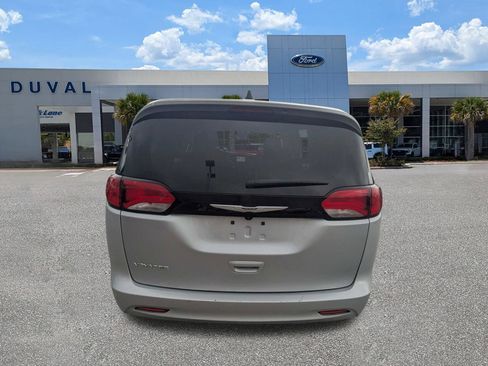Used 2023 Chrysler Voyager LX FWD image 5