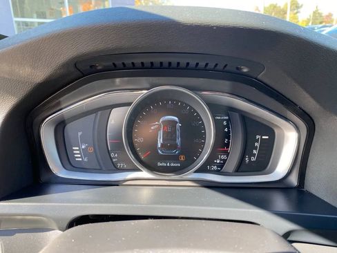 Used 2015 Volvo V60 T5 Cross Country image 13