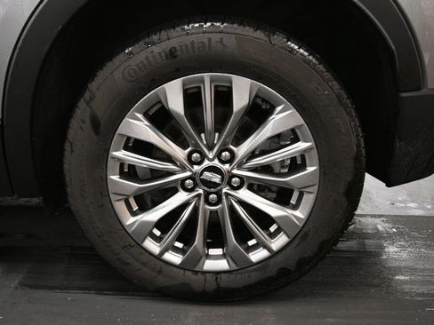 Used 2025 Cadillac XT4 Premium Luxury image 30