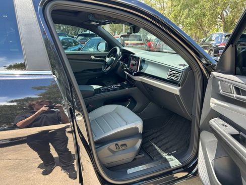 Certified 2024 Volkswagen Atlas Cross Sport SEL R-Line AWD/4WD image 31